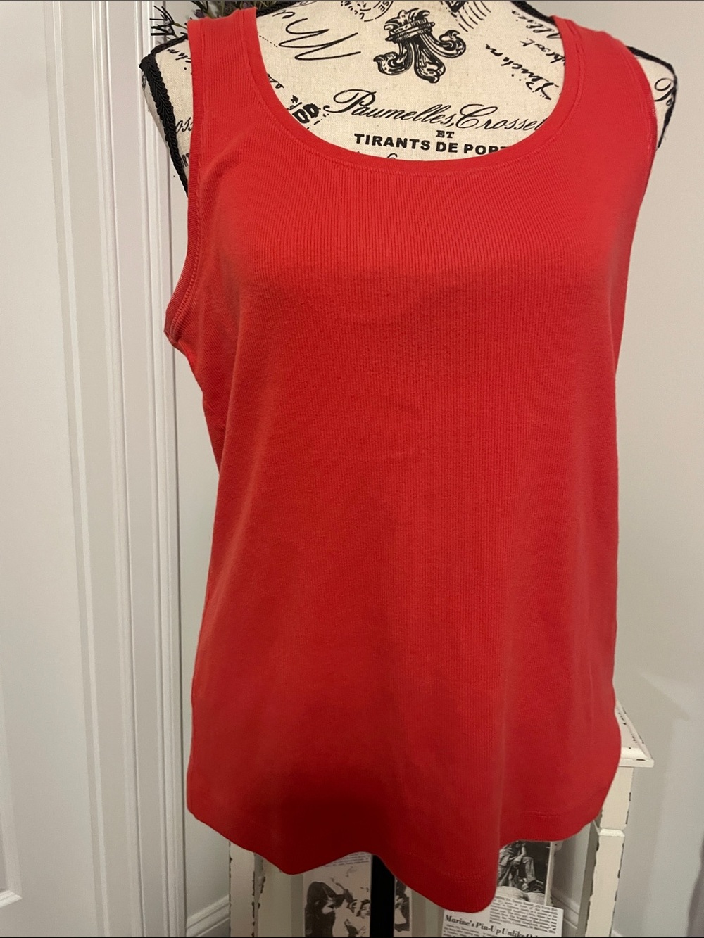 Classic Scoop Neck Tank Top in Red